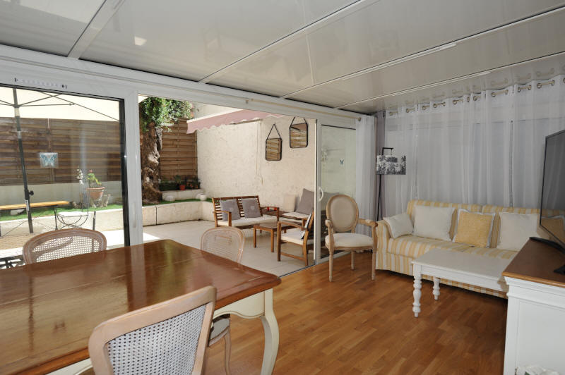 Ventes  Cannes, Mougins, Valbonne, Cap d'Antibes, Thoule, sud de la France, copyrights John and John Real Estate, photo Rf 122-06