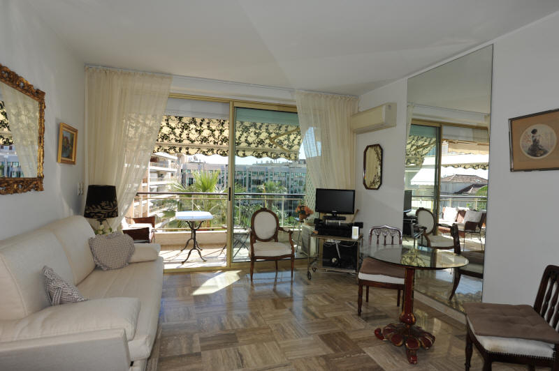 Ventes  Cannes, Mougins, Valbonne, Cap d'Antibes, Thoule, sud de la France, copyrights John and John Real Estate, photo Rf 705-02