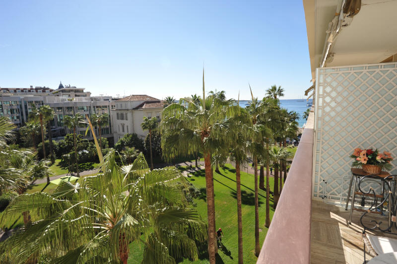 Ventes  Cannes, Mougins, Valbonne, Cap d'Antibes, Thoule, sud de la France, copyrights John and John Real Estate, photo Rf 705-06